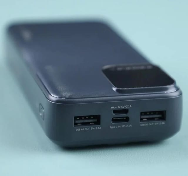 REMAX RPP-658 20000mAh Power Bank with Built-in Cables - Triple Output Portable Charger (Black)_img_1